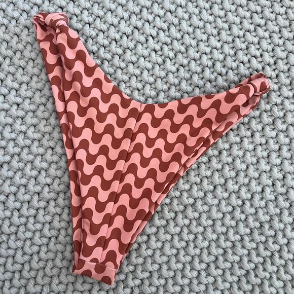 Skatie• ‘Suzanne’ Bikini Bottoms in SLATER - Picture 5 of 14